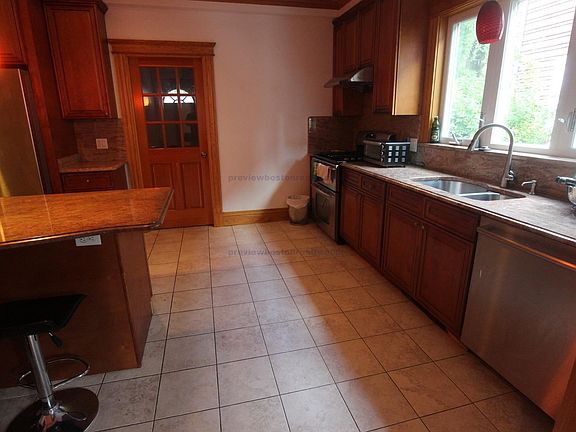 5th image of 124 Columbia St #1TA