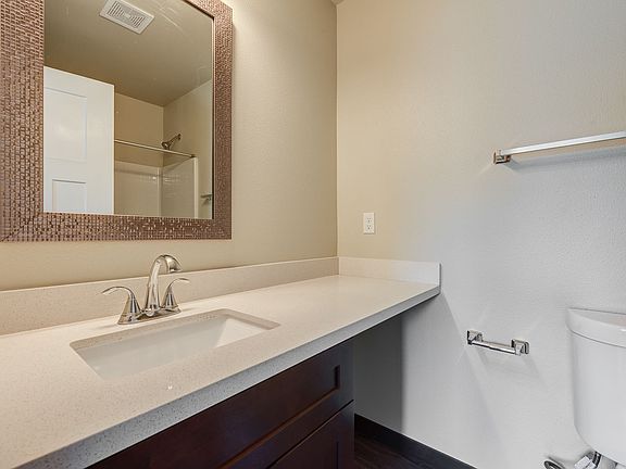 4th image of 3323 Hoyt Ave