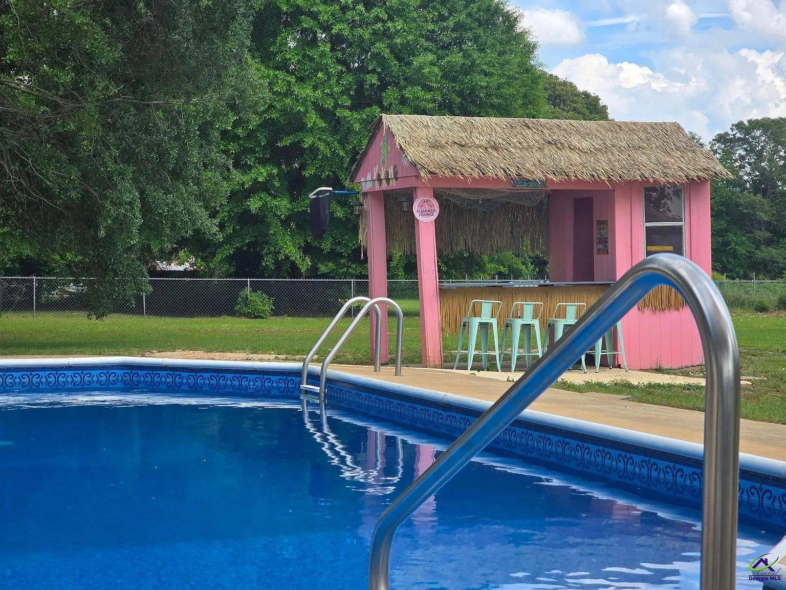 4 bed, 2.0 bath, 2200 sqft, $2,500 — Photo 4