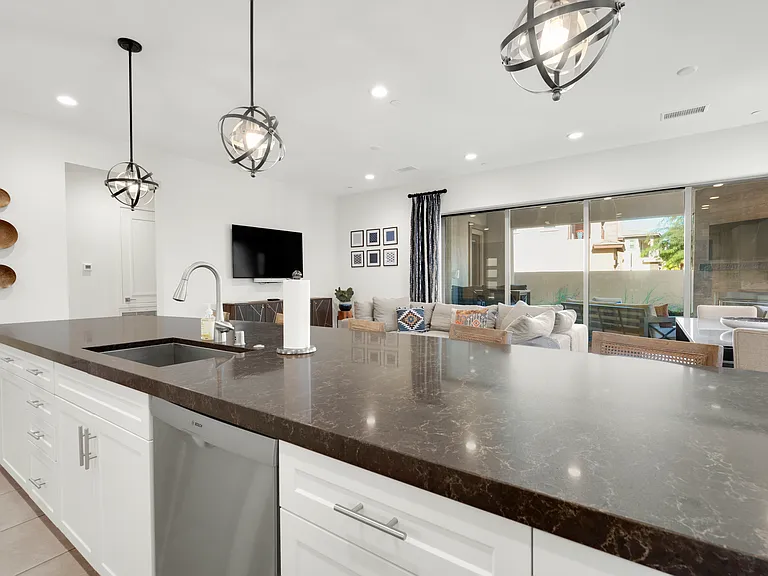 2402 Retreat Cir — Photo 12