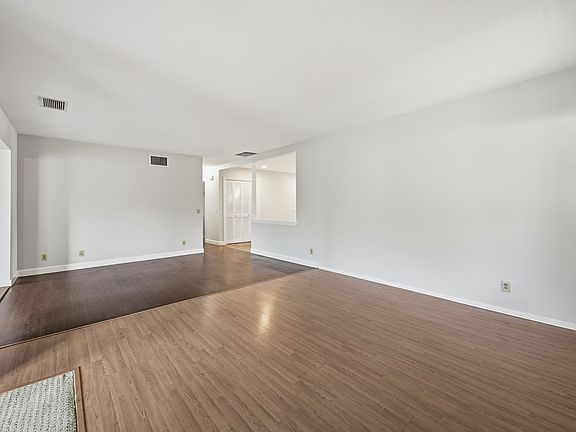 3rd image of 324 E Crystal Ave