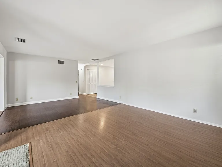 324 E Crystal Ave — Photo 3