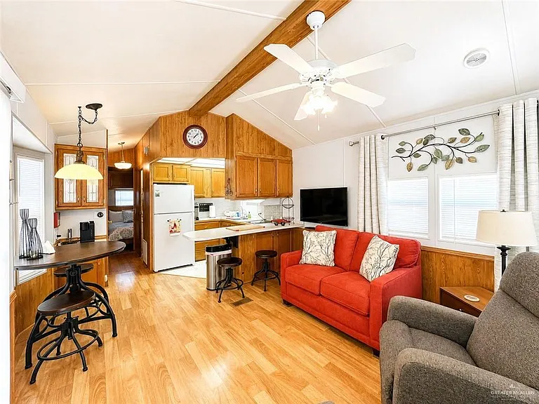 212 London Ave — Photo 4