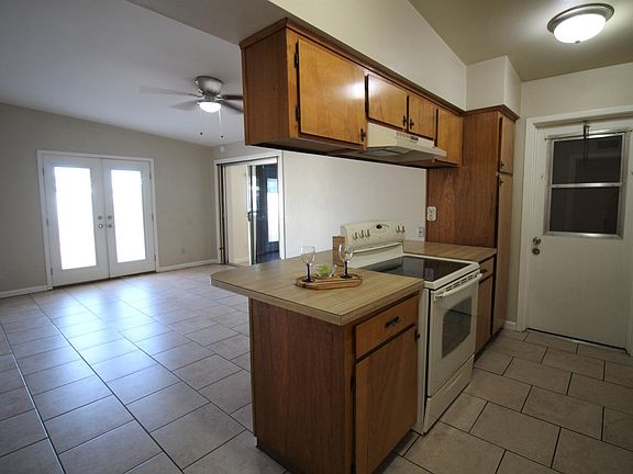 Kitchen looking into Family Room