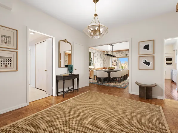 650 Park Avenue image 10 of 34