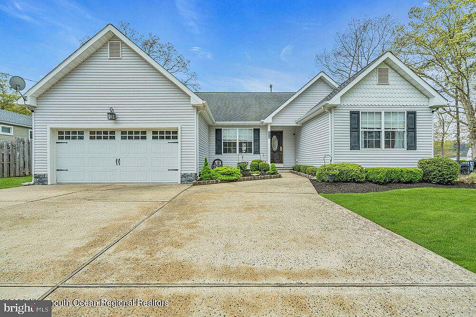 1st image of 2215 Brookdale Park Dr