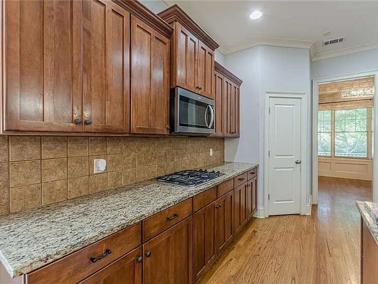 1645 Woodward Way — Photo 40