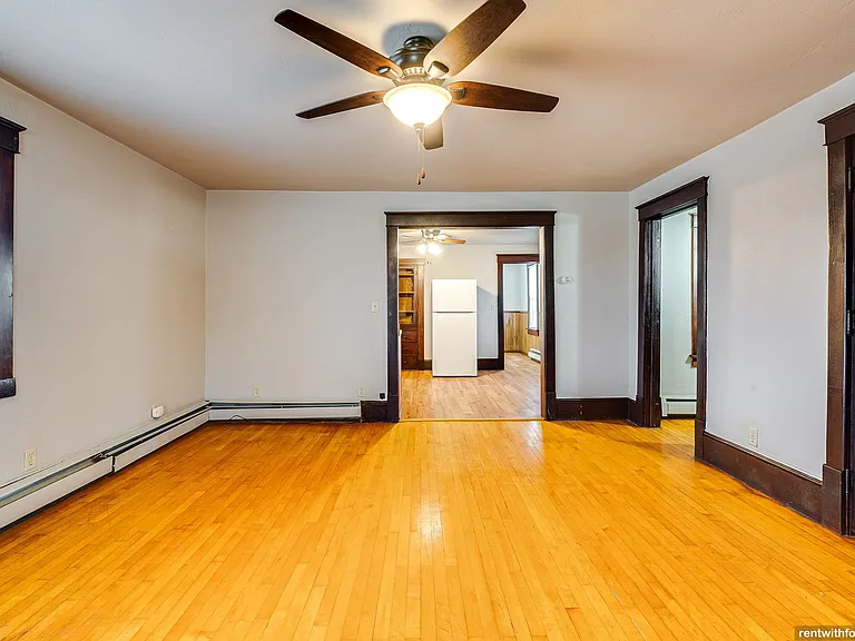 211 Oak St — Photo 17