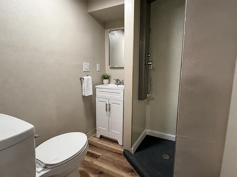 1424 N Bennett St — Photo 17