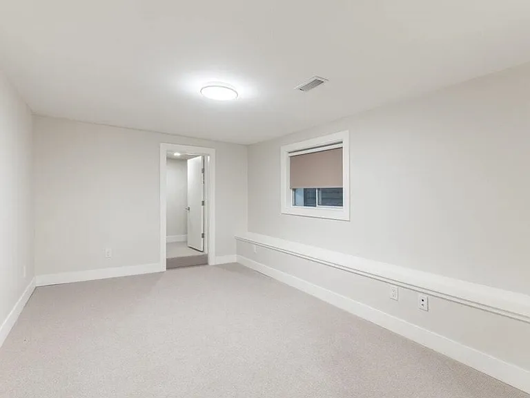 3403 Carolina St — Photo 7