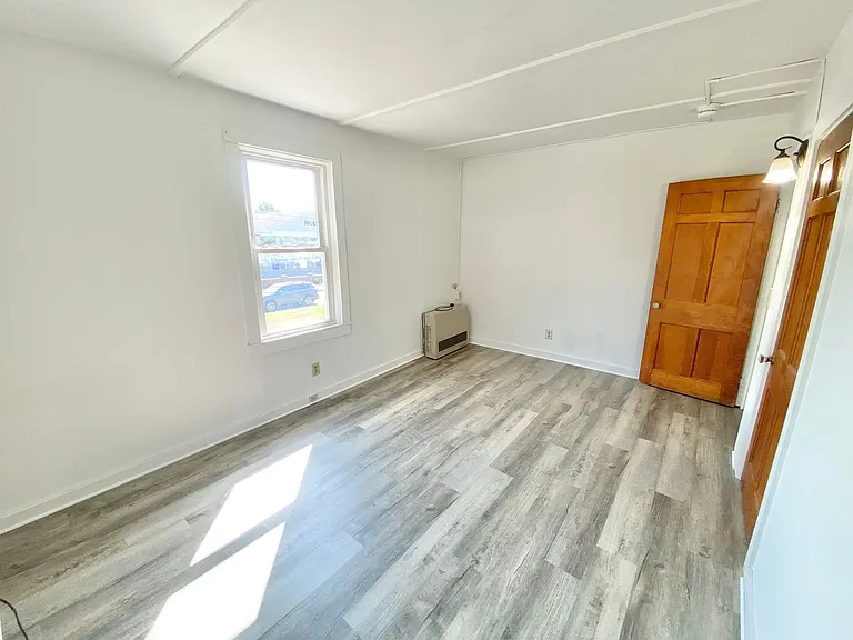 299 E Allen St — Photo 7