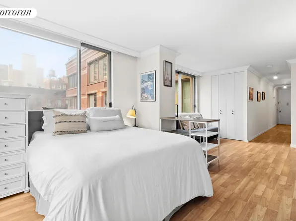 350 West 50th Street image 2 of 14