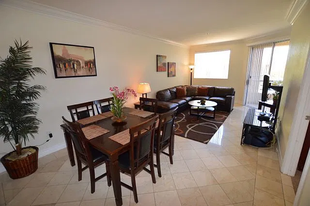 Meridian - 2 Bed | 2 Bath Furnished Condo — Photo 3