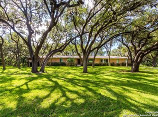 424 Cliffside Dr, Shavano Park, TX 78231
