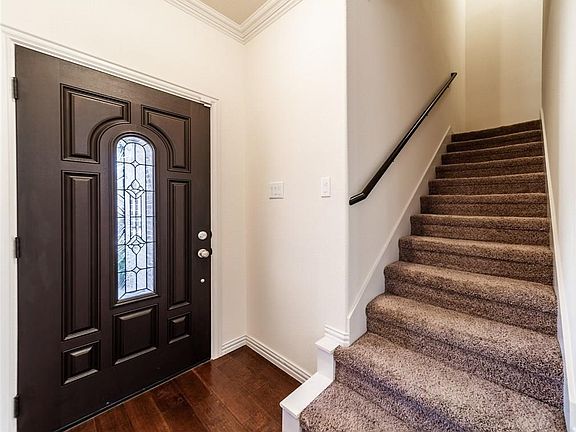 5th image of 627 Fleming St