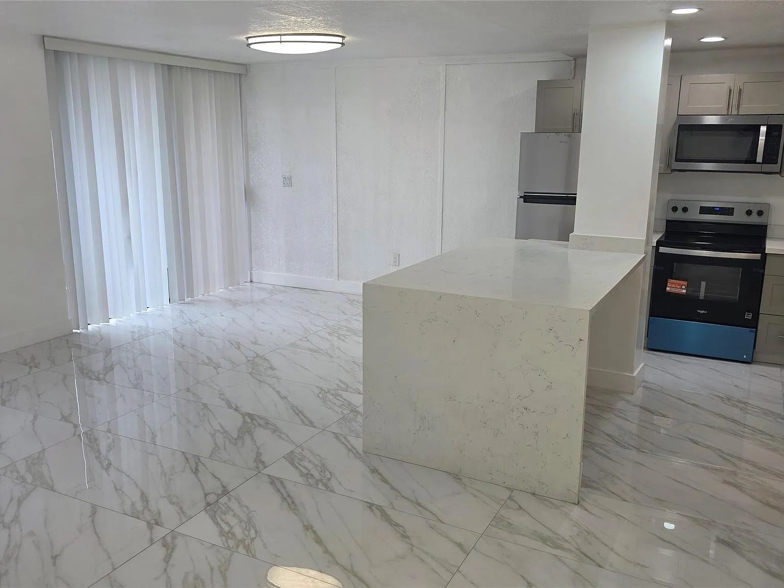 2 bed, 2.0 bath, 1413 sqft, $1,950 — Photo 2