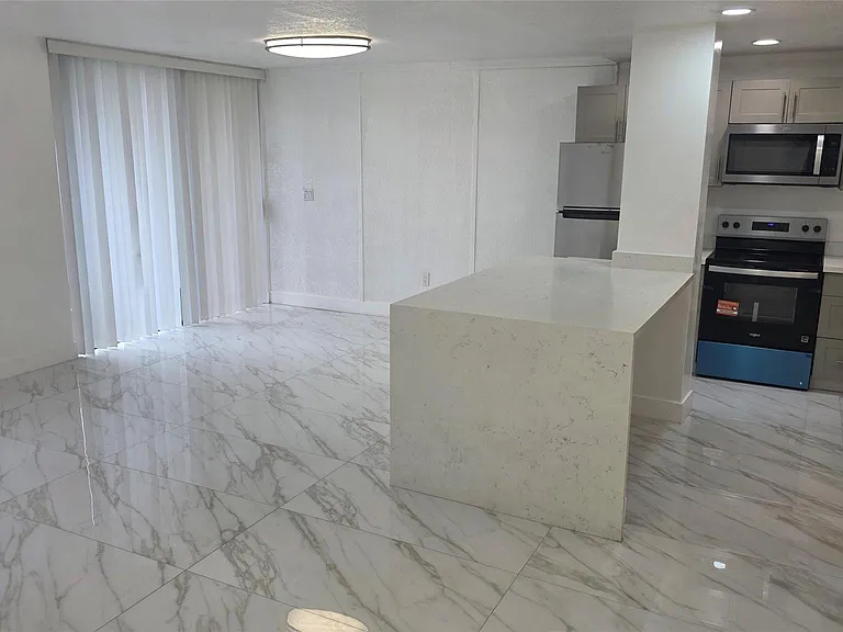 1758 NW 55th Ave #101 — Photo 2