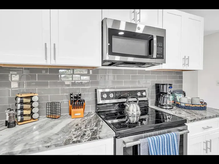 1731 Coral Point Dr — Photo 9