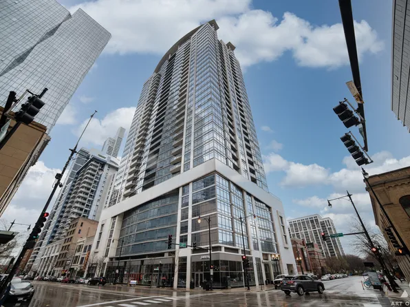 100 E 14th St APT 805, Chicago, IL 60605