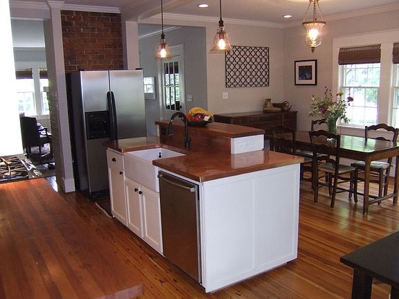 transitional kitchen