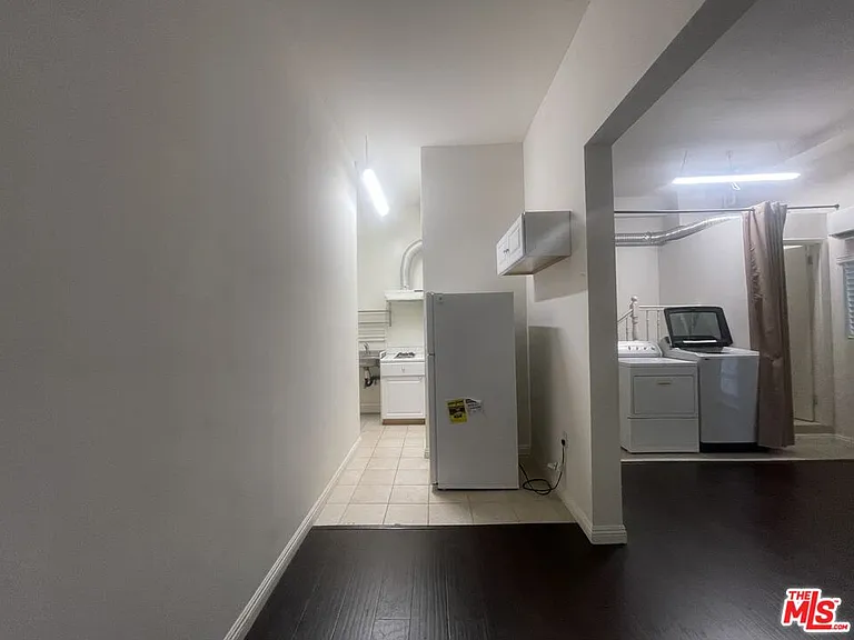 2763 1/2 Fairmount Ave — Photo 3