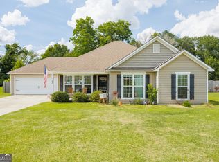 90 N Moody Dr, Ray City, GA 31645
