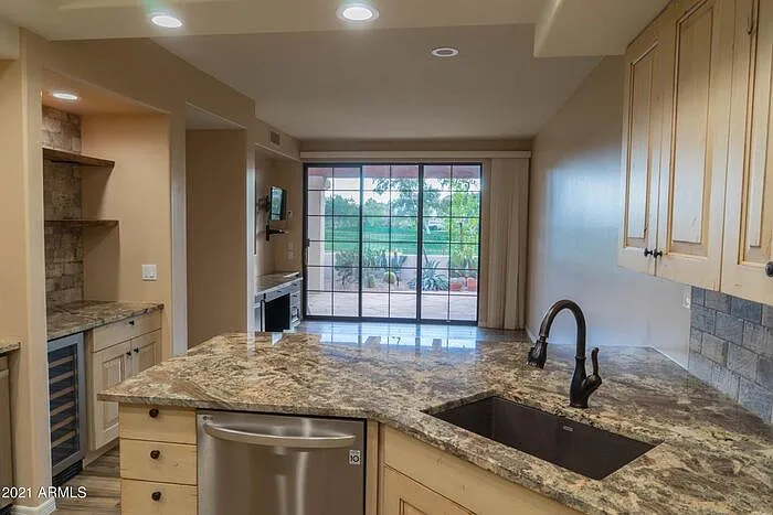 3 bed, 2.5 bath, 2437 sqft, $4,600 — Photo 3