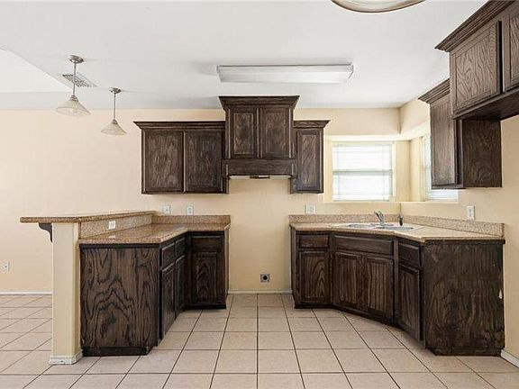 2nd image of 405 E 2nd St #D