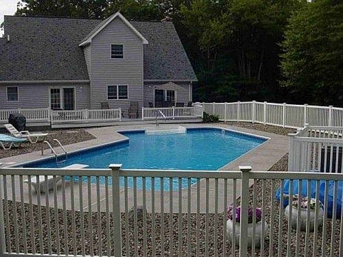 2nd image of 203 Oakwood Dr