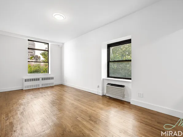 304 East 20th Street image 1 of 16