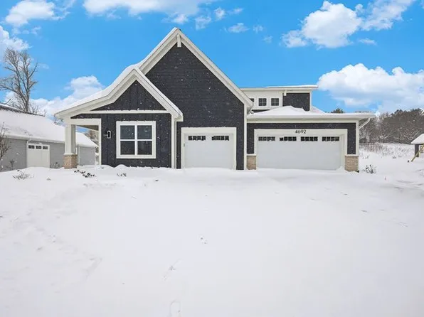 4692 Knapp Bluff Dr NE, Grand Rapids, MI 49525