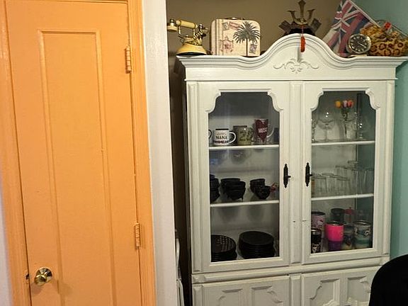 4th image of 923 S Colonial Ct APT C