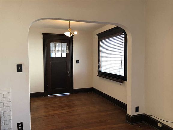3rd image of 615 E Main St