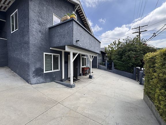 3rd image of 1521 Colton St