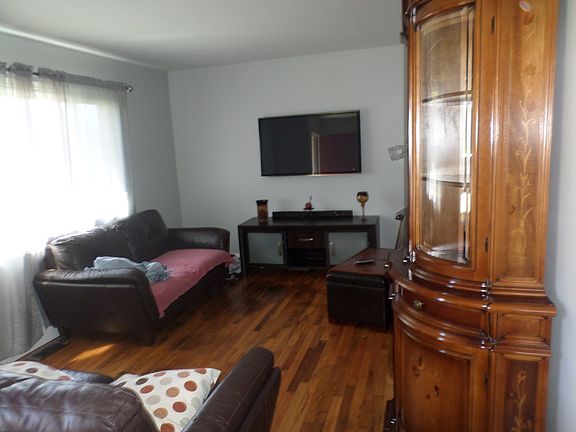 3rd image of 529 Winthrop Ave
