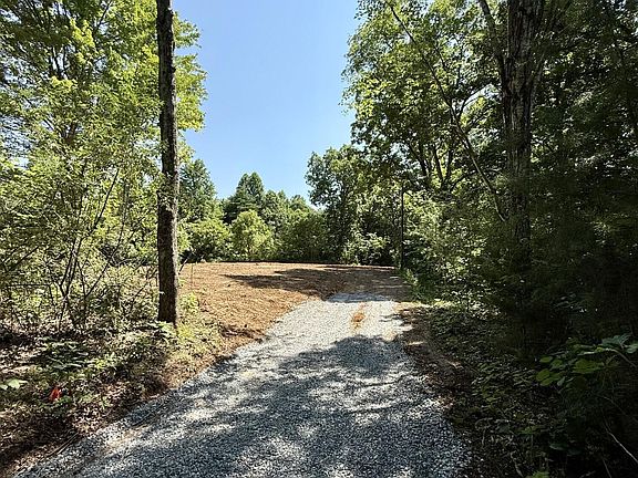 4th image of 561 New Providence Rd
