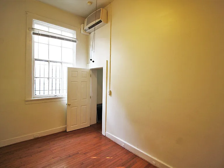 809 Park Ave — Photo 9