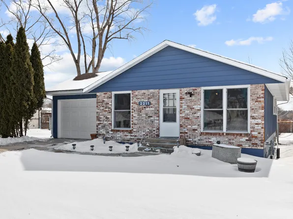 2211 E Sand Lake Rd, Lindenhurst, IL 60046