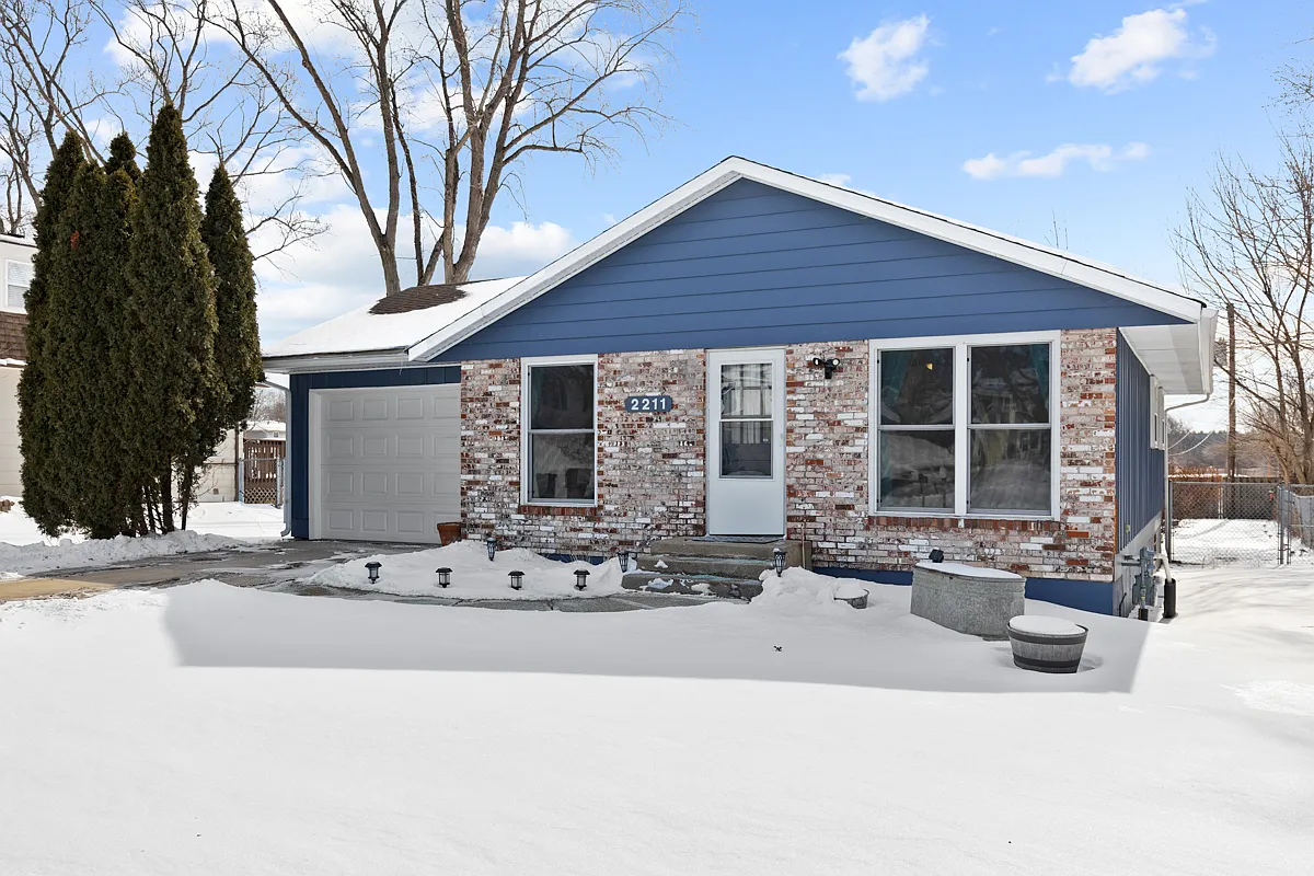 2211 E Sand Lake Rd photo 1