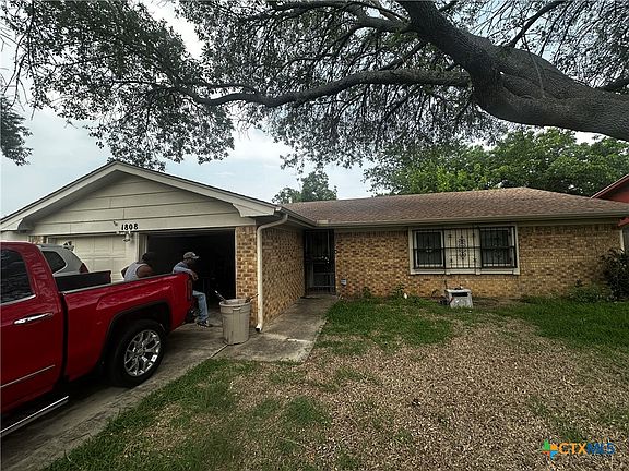 3rd image of 1808 Moonlight Dr