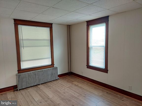 4th image of 393 S Main St