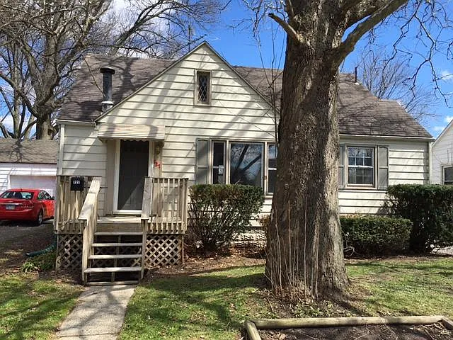 727 Meadowbrook Ave SE photo 1