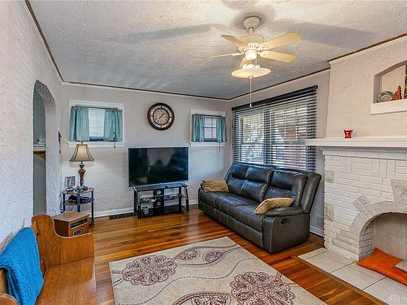 5th image of 105 Basswood Ave