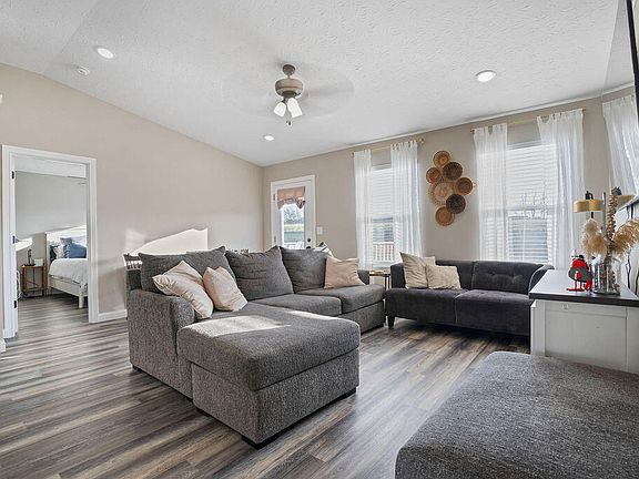 3rd image of 120 Arlington Ct