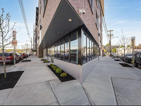 4th image of 658 Grand St #3