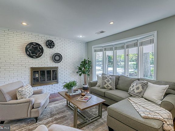 4th image of 6818 Valley Brook Dr