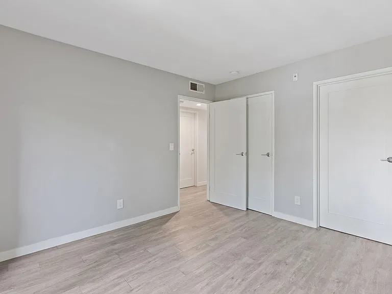 810 Crenshaw — Photo 23