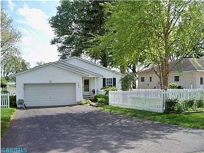 1st image of 157 Lake Shore Dr W