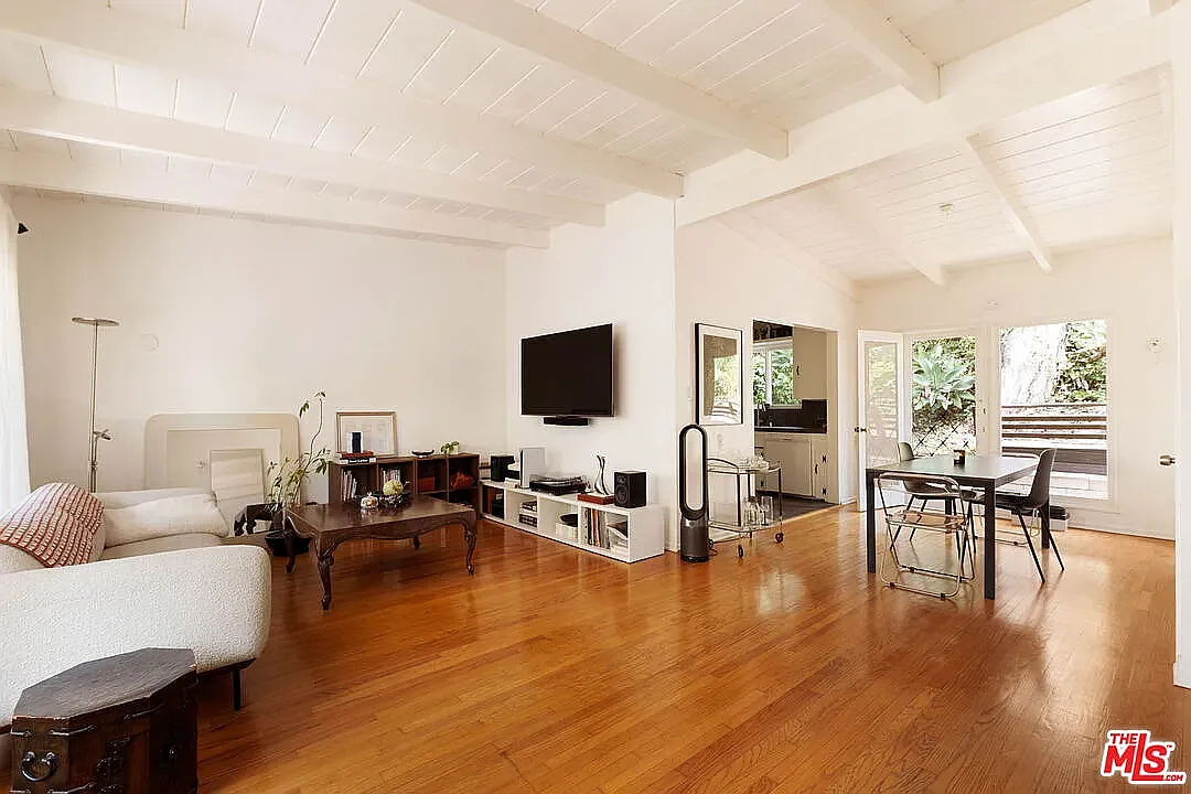 2 bed, 955 sqft, $4,200 — Photo 2