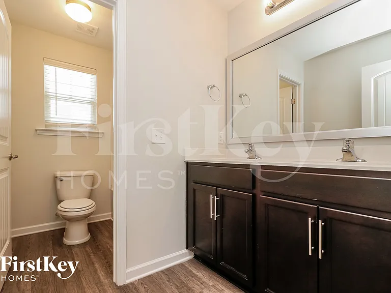 421 Sanctuary Park Dr — Photo 12